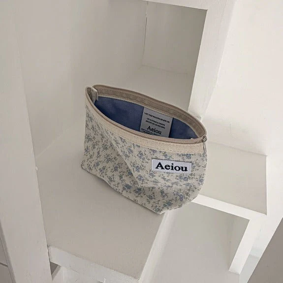 Aeiou Basic Pouch (L size) Blue Delphinium Mist