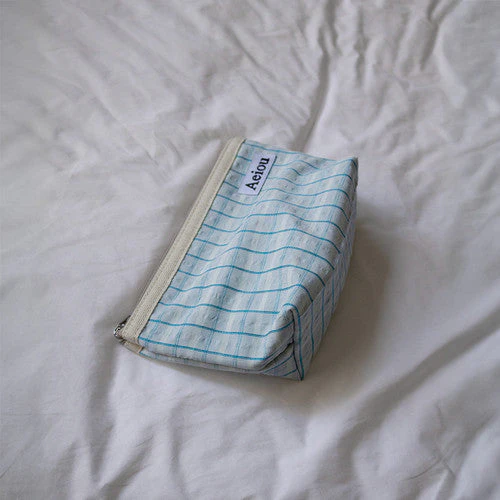 Aeiou Basic Pouch (L size) Early Summer Sparkling Blue - Image 3