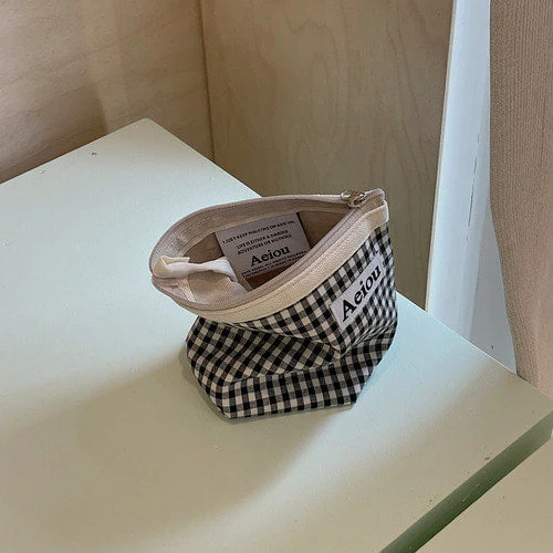 Aeiou Basic Pouch (M size) Black Ginghamcheck - Image 2