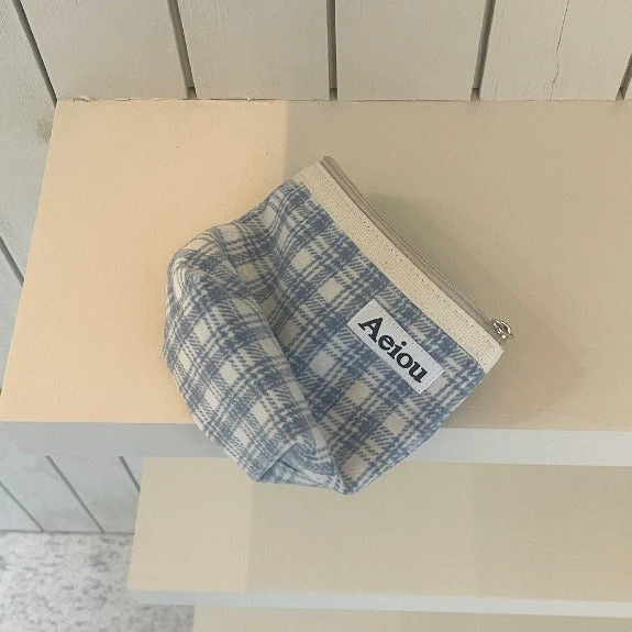 Aeiou Basic Pouch (M size) Blanket Blue Check