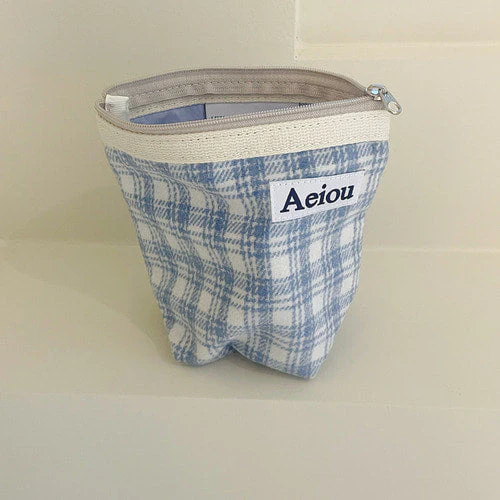 Aeiou Basic Pouch (M size) Blanket Blue Check - Image 2