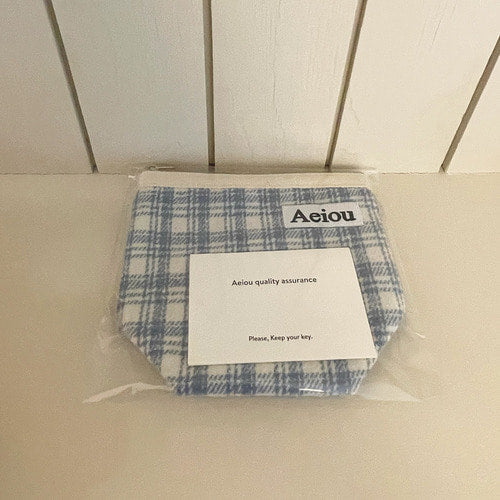 Aeiou Basic Pouch (M size) Blanket Blue Check - Image 3