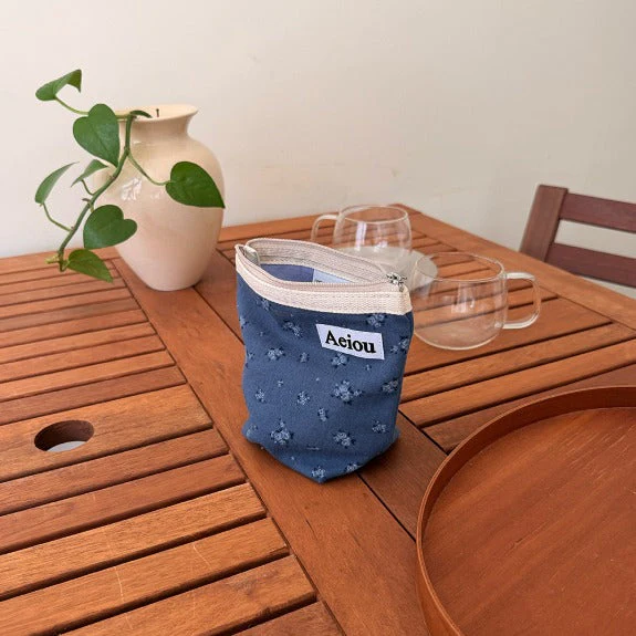 Aeiou Basic Pouch (M size) Blue Rose Veil