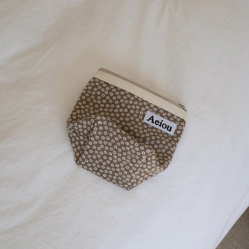 Aeiou Basic Pouch (M size) Flower Apron Brown - Image 2