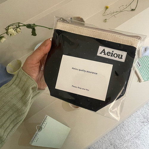 Aeiou Basic Pouch (M size) Little Dot Black - Image 4