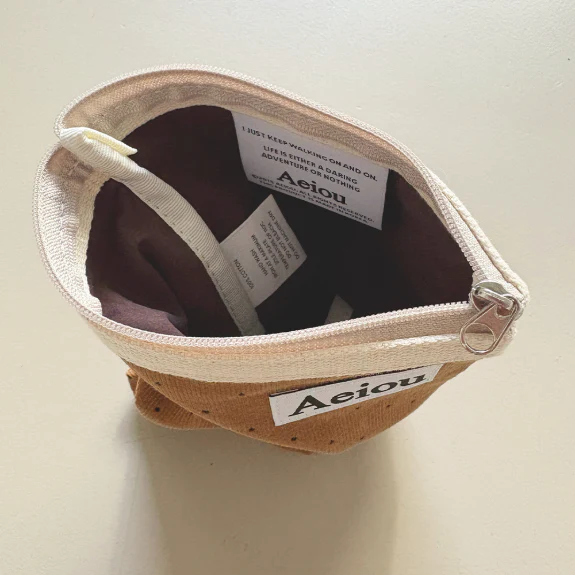 Aeiou Basic Pouch (M size) Little Dot Hazelnut Latte