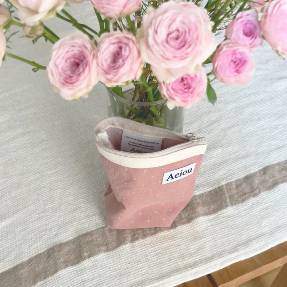 Aeiou Basic Pouch (M size) Little Dot Red Bean Latte