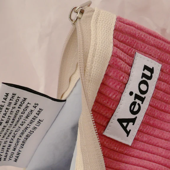Aeiou Basic Pouch (M size) Raspberry Corduroy