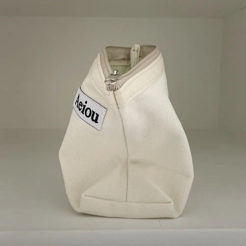 Aeiou Basic Pouch (M size) Snowberry - Image 3