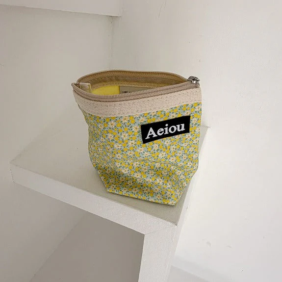 Aeiou Basic Pouch (M size) Tiny Wild Flower Lemon
