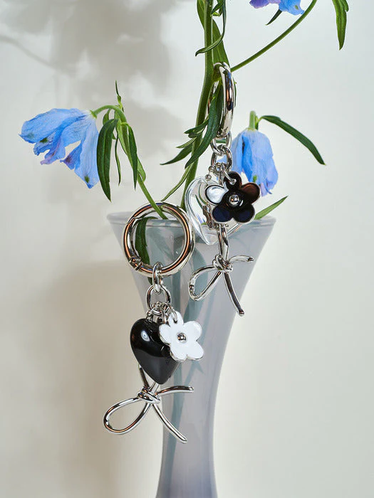 HEI daisy heart Keychain - Image 2