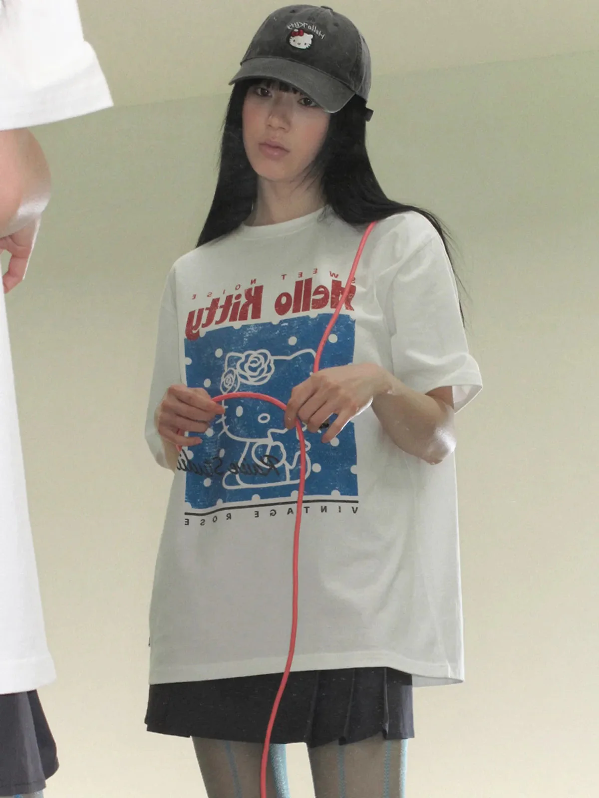 [RAIVE X HELLO KITTY] Dot Graphic T-shirts 2color