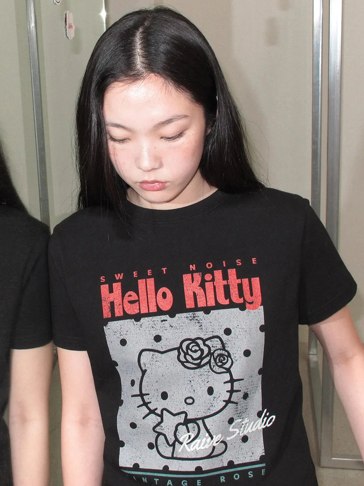 [RAIVE X HELLO KITTY] Dot Graphic T-shirts 2color - Image 2