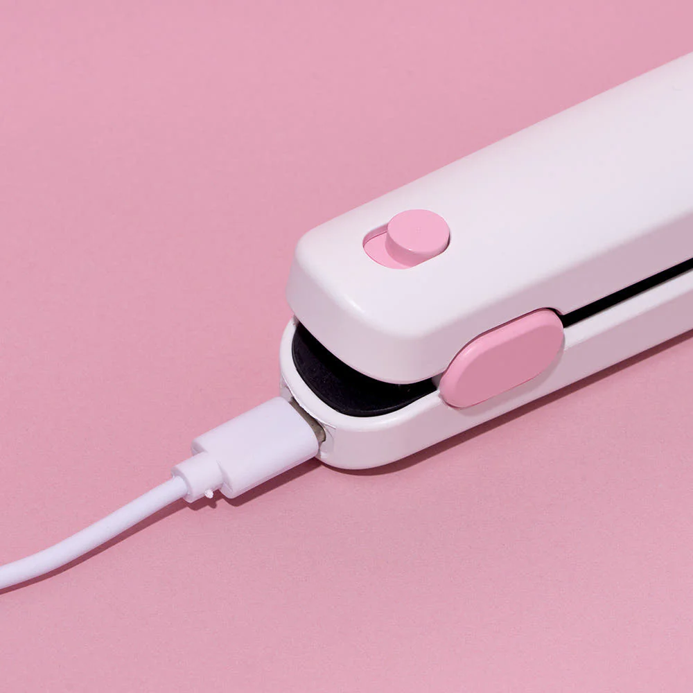 ROYCHE Peanuts Snoopy Wireless Mini Flat Iron - Image 6