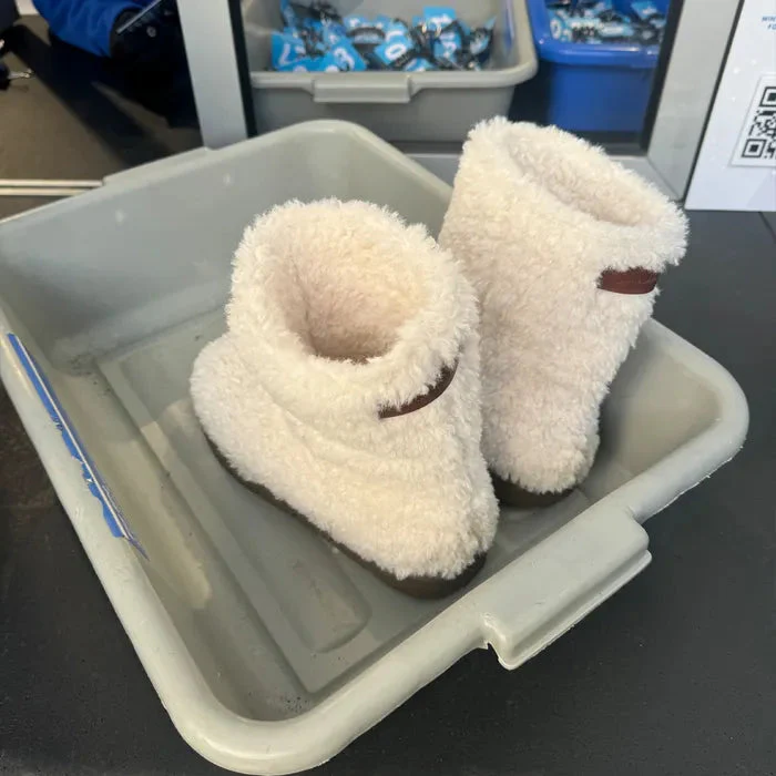 SOMEWHERE BUTTER. Fur Boots